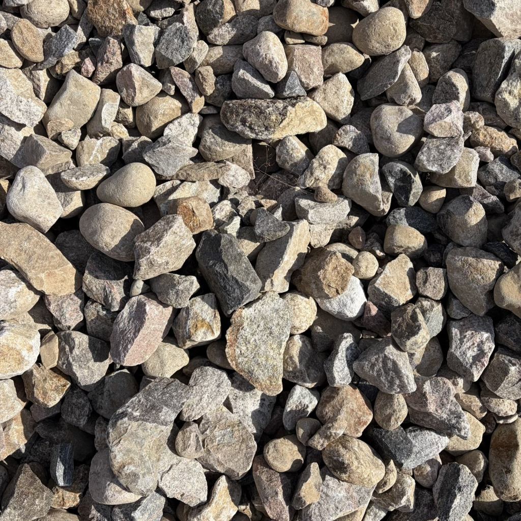 Pierre-concassée-2-à-4-pouces-multicolore