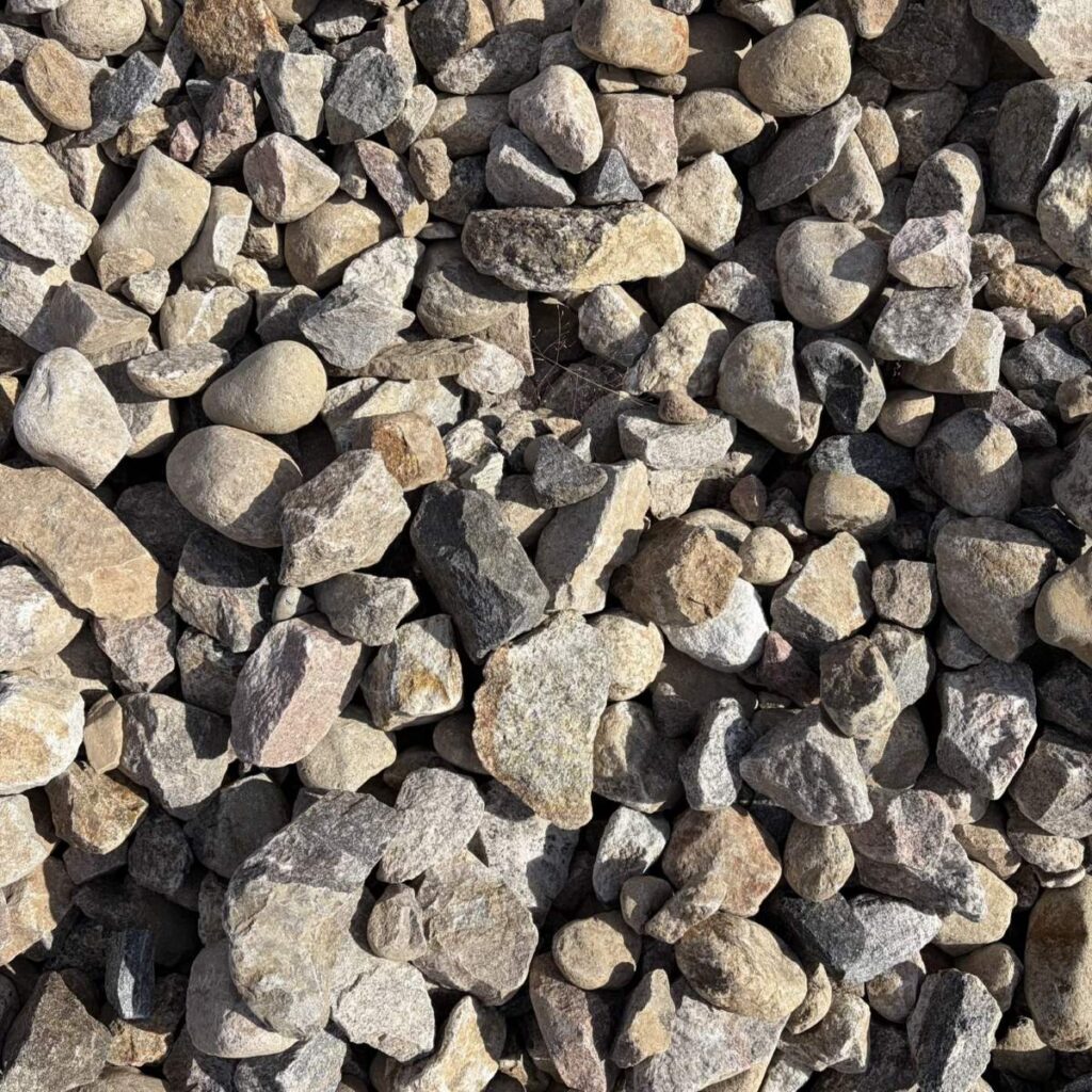 Pierre-concassée-deux-à-quatre-pouces-multicolore